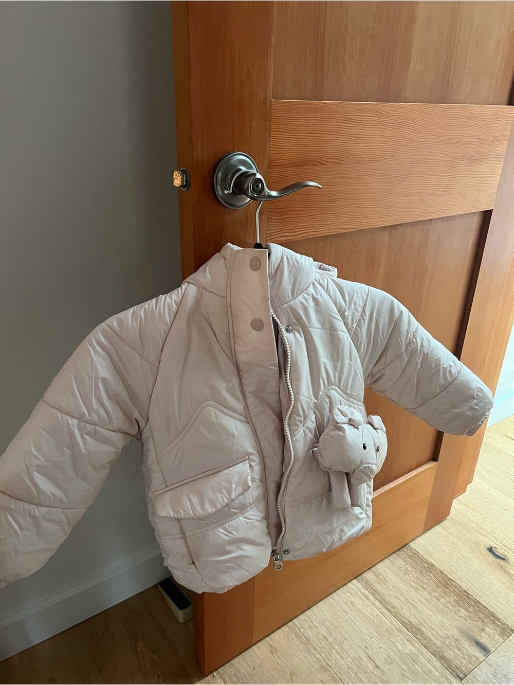 Kids Cream Puffer Jacket with Bear Pocket (size 3/4)